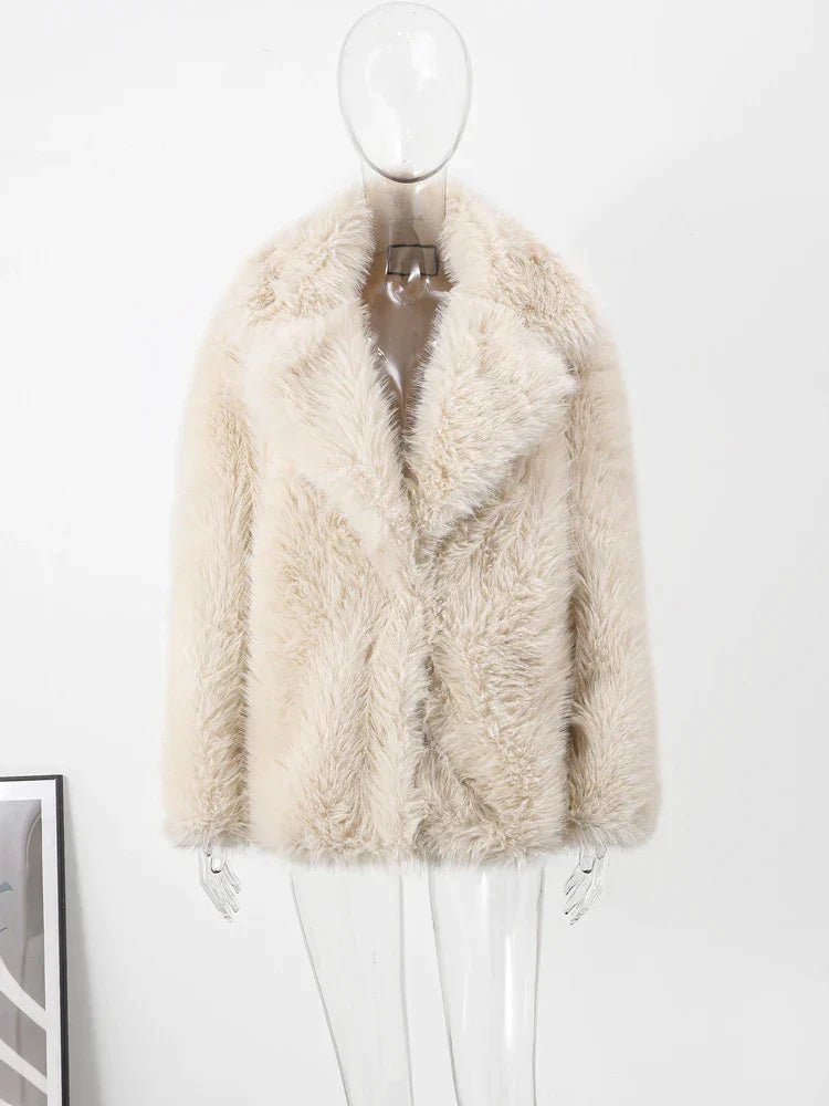 WW | Noble Damen Pelzmantel mit zeitloser Eleganz - Winter 2024