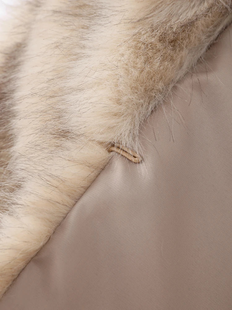 WW | Noble Damen Pelzmantel mit zeitloser Eleganz - Winter 2024