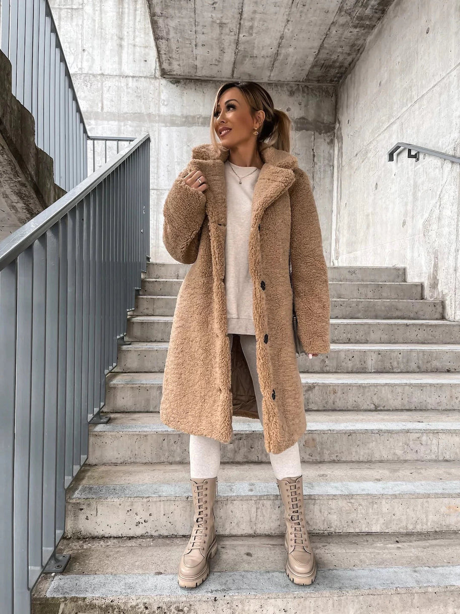 FrostGlamour: - Langer Wintermantel aus feiner Wolle mit Knöpfen