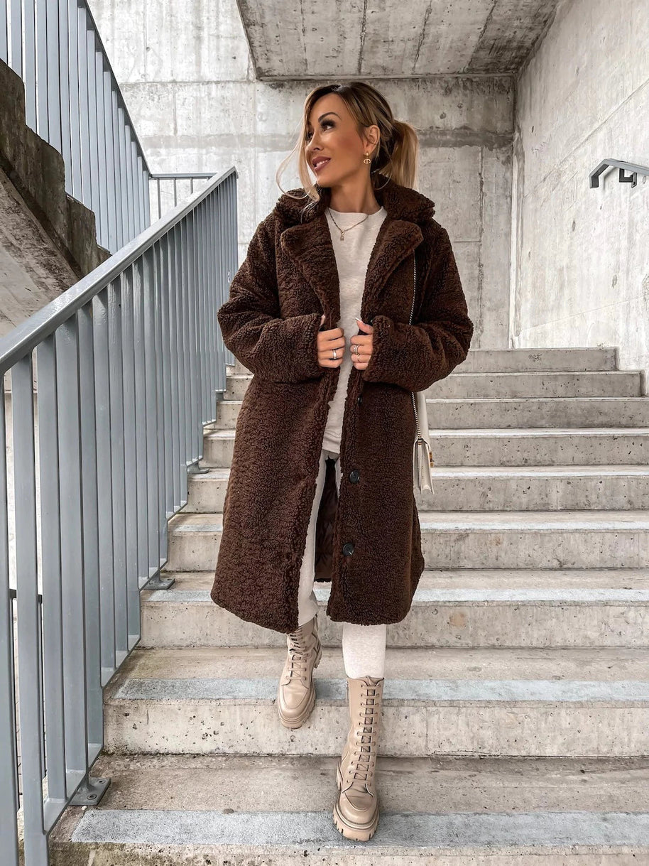 FrostGlamour: - Langer Wintermantel aus feiner Wolle mit Knöpfen