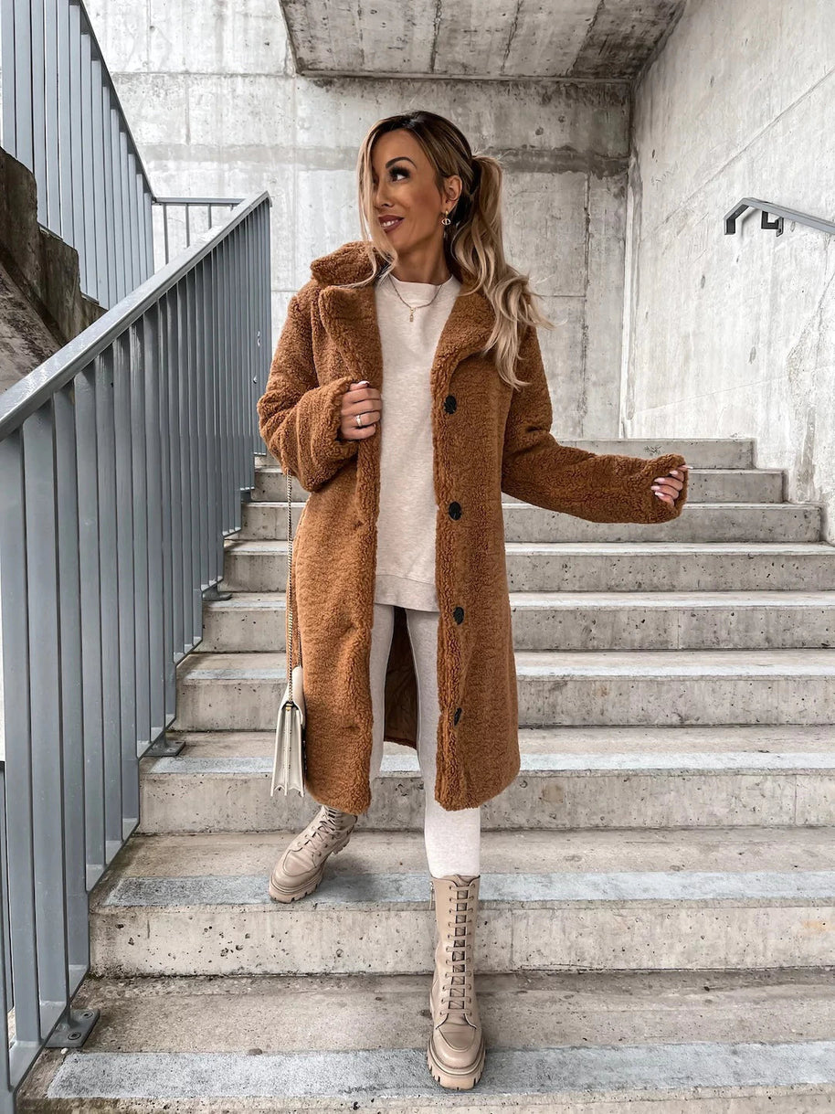 FrostGlamour: - Langer Wintermantel aus feiner Wolle mit Knöpfen