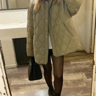 Oversize gesteppte Jacke mit Druckknöpfen