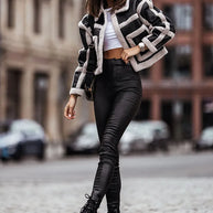 WW - Damen edgy Jacke mit geometrischen Nähten