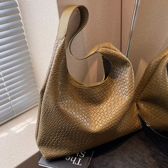 WW - Damen Vielseitige Schultertasche aus weichem Leder mit gewebtem Hobo-Design
