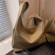 WW - Damen Vielseitige Schultertasche aus weichem Leder mit gewebtem Hobo-Design