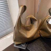 WW - Damen Vielseitige Schultertasche aus weichem Leder mit gewebtem Hobo-Design