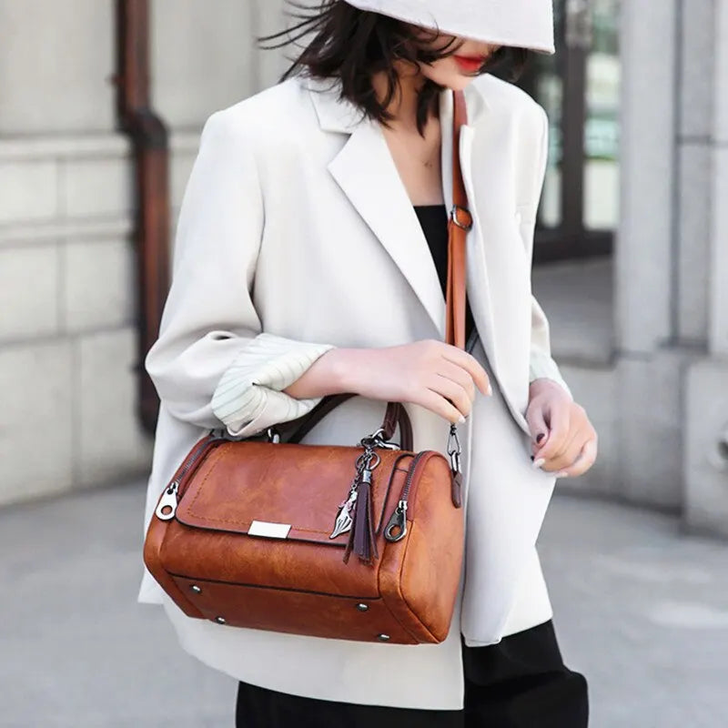 WW – Damen-Schultertasche mit Quasten-Dekor: großes Fassungsvermögen, modisches Design