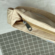 WW | Weite Corduroy Schultertasche