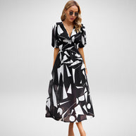 Charmantes Kleid mit V-Ausschnitt