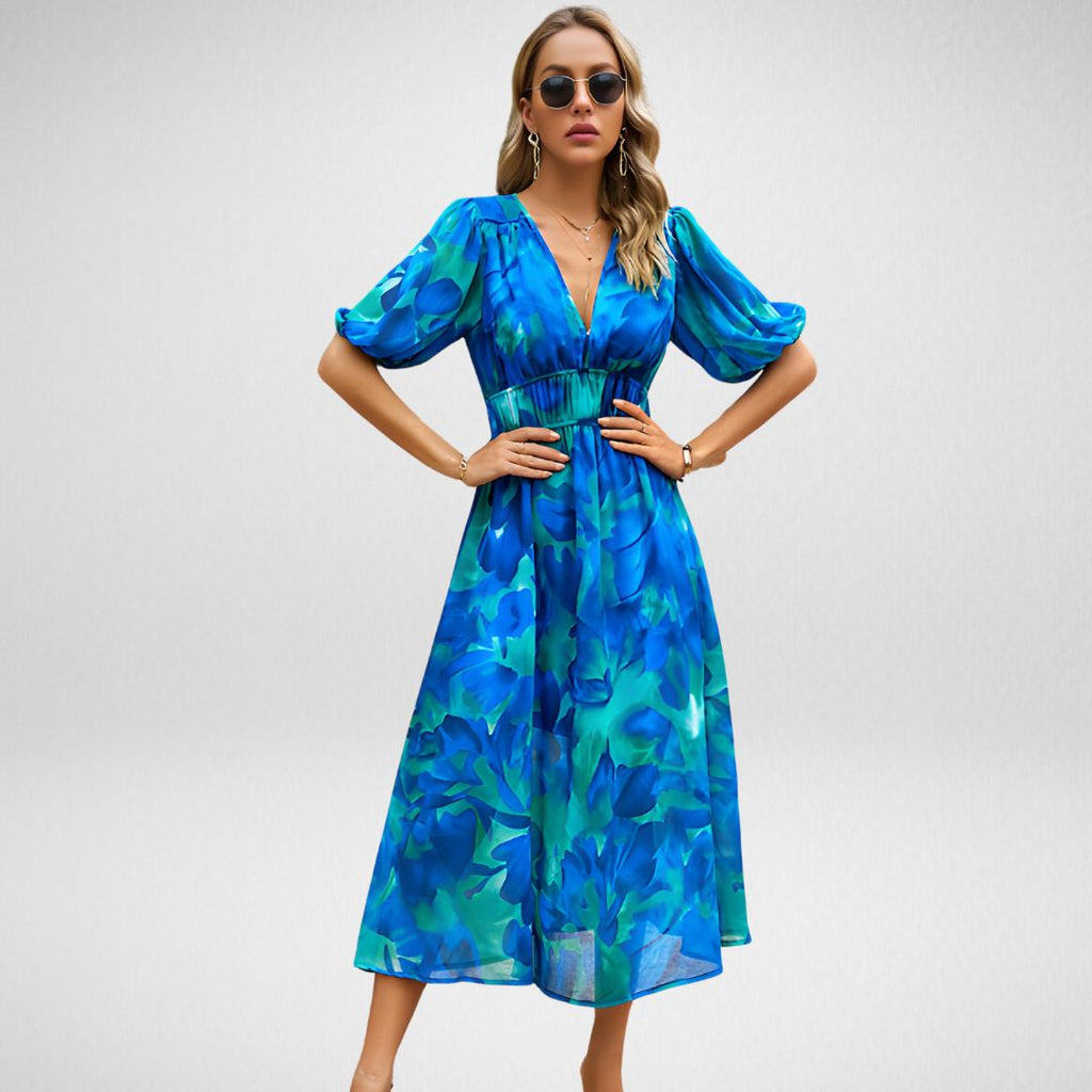 Charmantes Kleid mit V-Ausschnitt