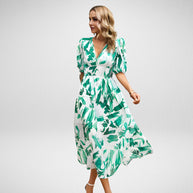 Charmantes Kleid mit V-Ausschnitt