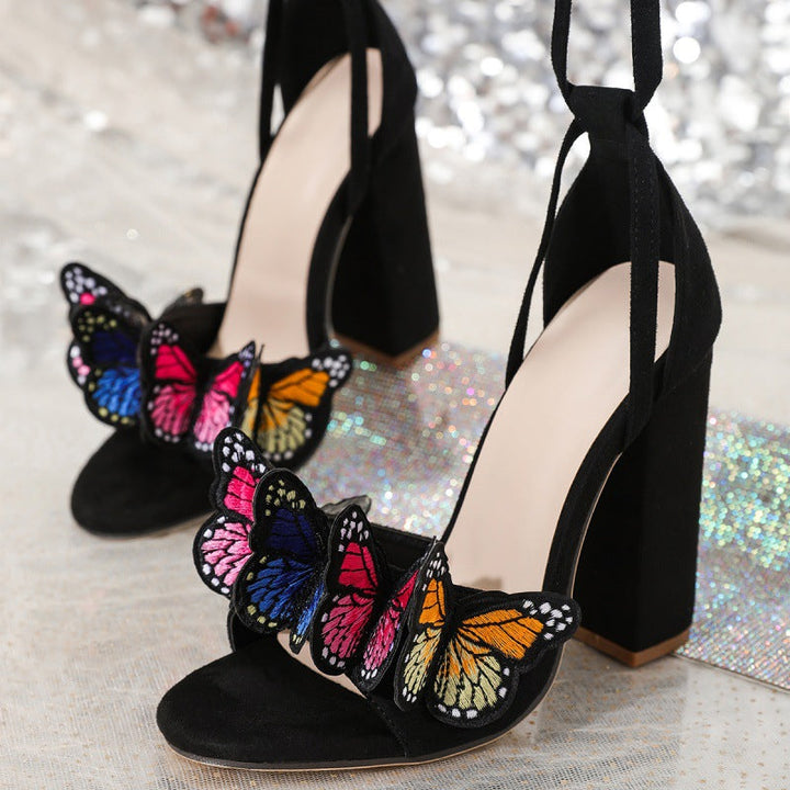 Damen-Sandalen mit Schmetterlingsdetail und hohem Absatz