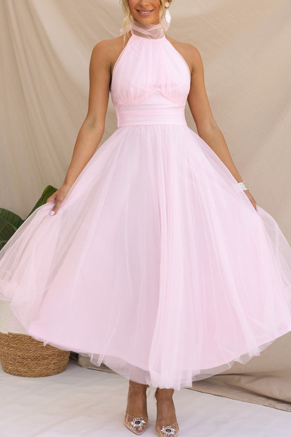 Feminines Sommerkleid mit fließendem Rock & eleganter Silhouette