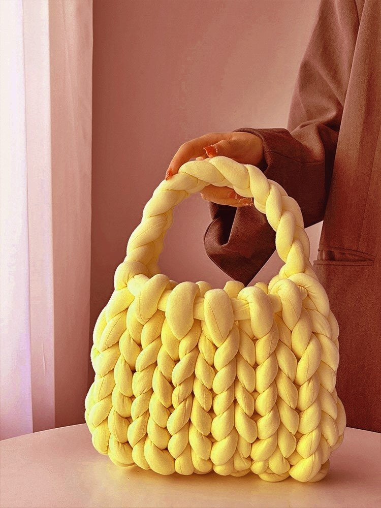 Damen Tasche aus handgewebtem Material