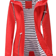 langer, wasserdichter, winddichter Sommermantel im sportlichen Stil