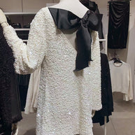 WW Kleid | Elegantes Glitzerkleid mit Schleifenverschluss am Rücken