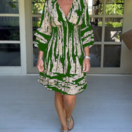 Kleid mit V-Ausschnitt und 3/4-Ärmeln