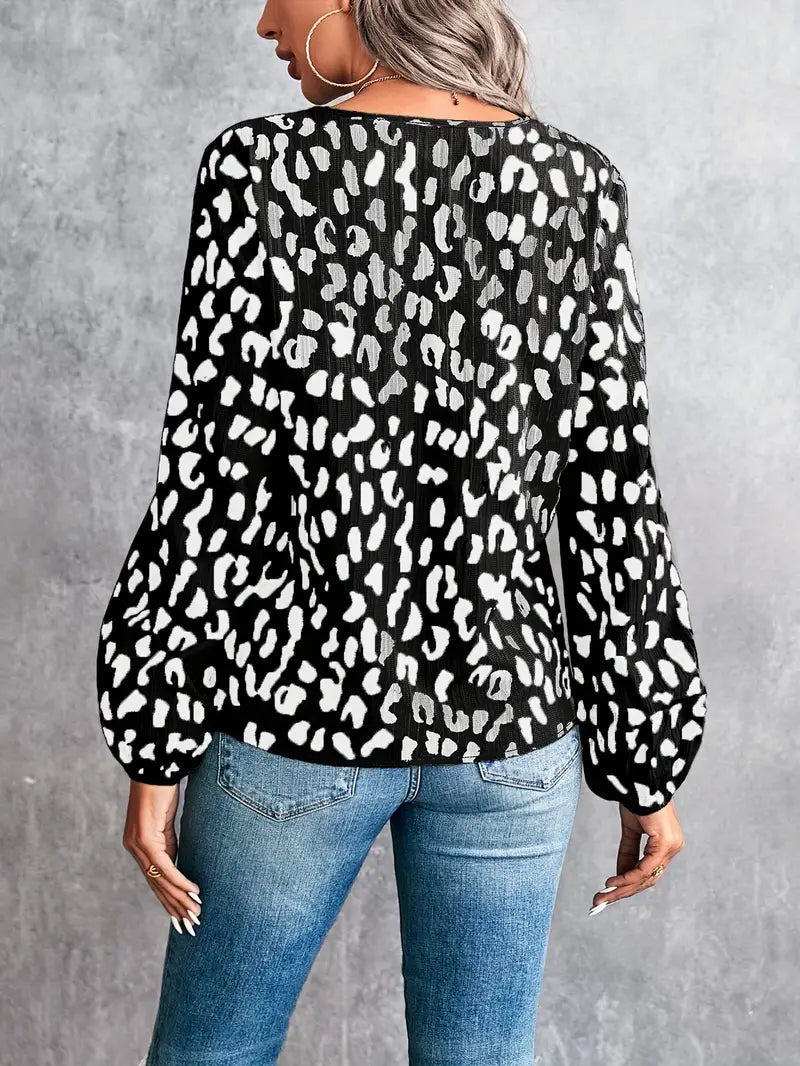 WW | Bluse mit V-Ausschnitt und Leopardenmuster