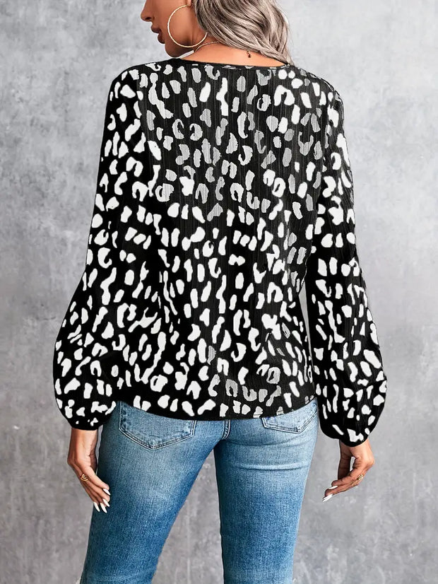WW | Bluse mit V-Ausschnitt und Leopardenmuster