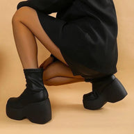 WW | Chelsea boot with elastic wedge heel made of leather