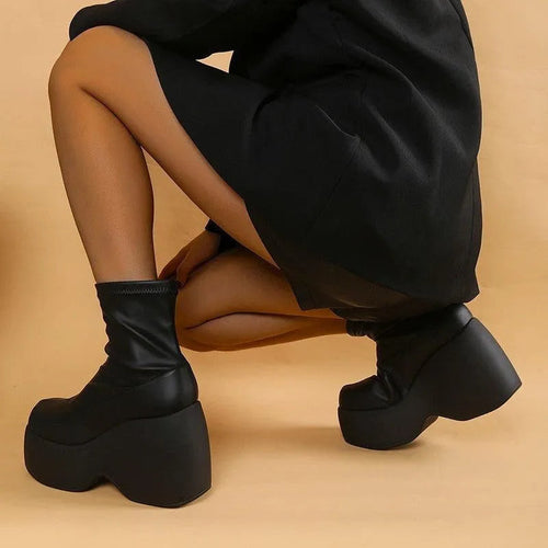 WW | Chelsea boot with elastic wedge heel made of leather