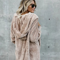 Flauschige Jacke mit Kapuze