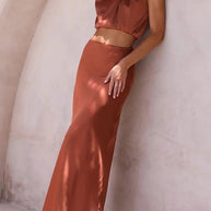 WW | Solch Eine Stimmung Hochgeschlossene Satin Drapiert Maxirock Set