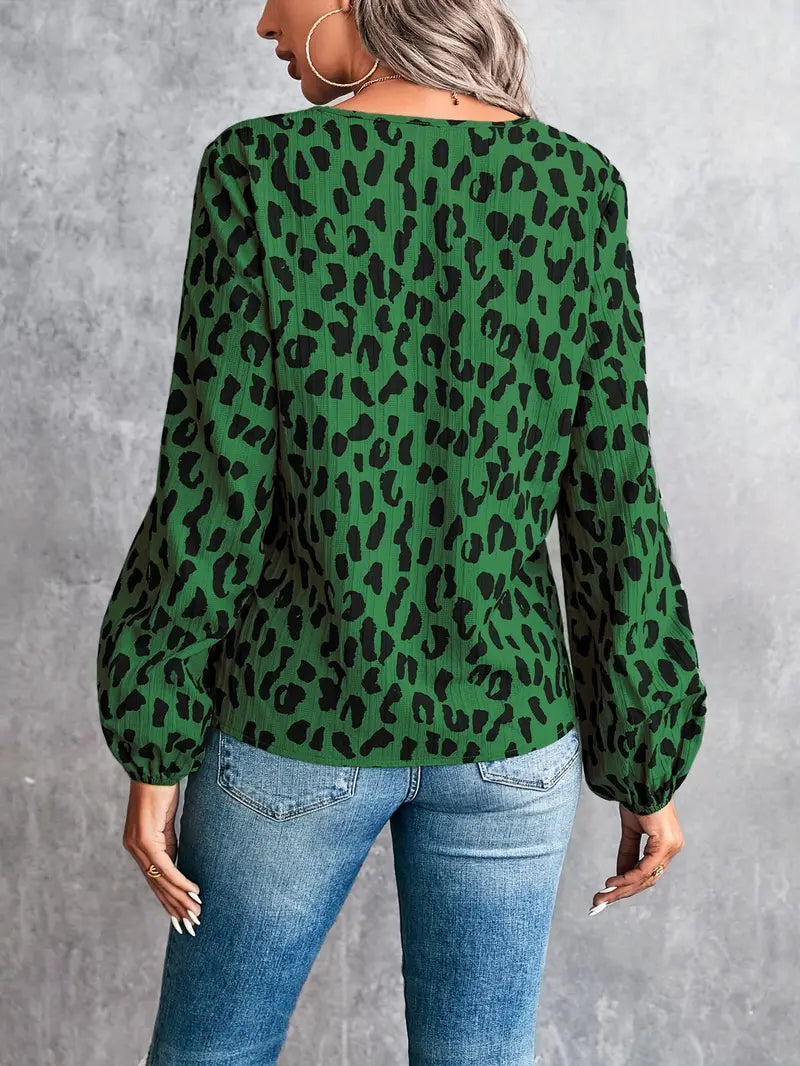 WW | Bluse mit V-Ausschnitt und Leopardenmuster