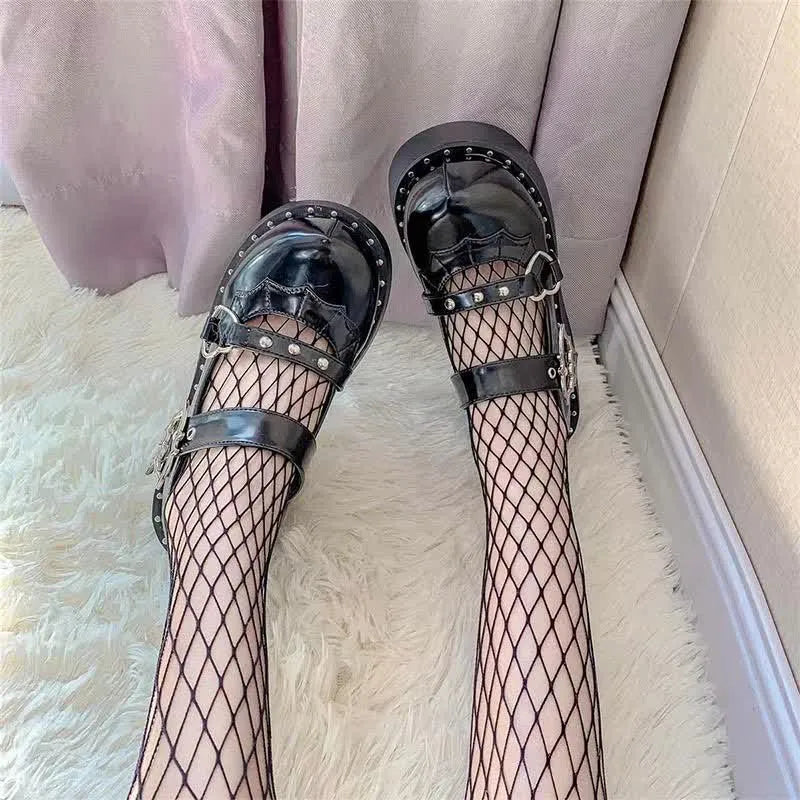 Damen-Mary-Jane-Schuhe mit Plateau, Herzschnalle und Gothic-Design
