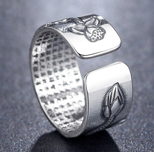WW | Silberner Lotus Sutra Ring