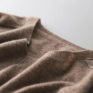 WW | Luxurious soft cashmere V-neck sweater for women