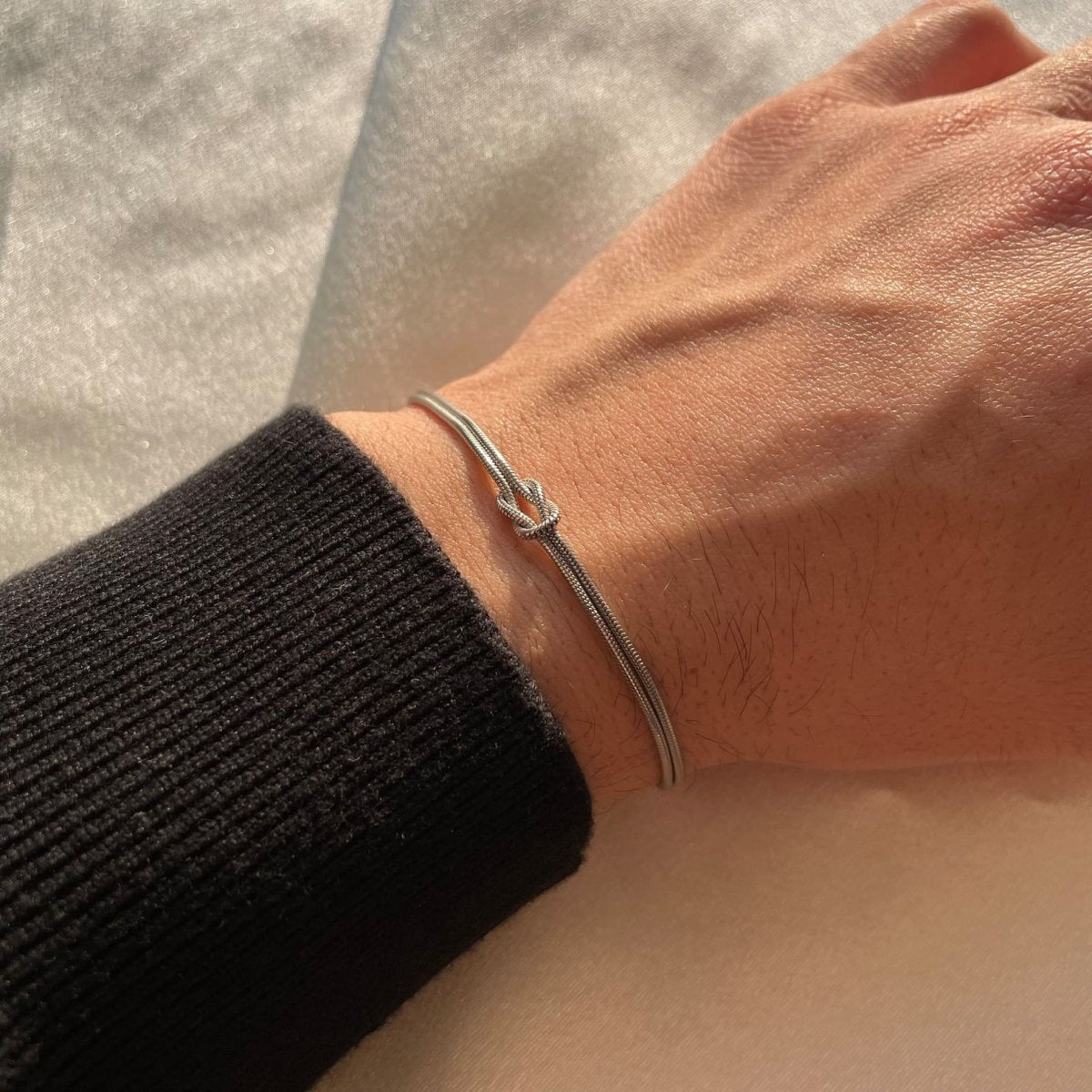 WW | Minimalistische Armreif Liebesknoten