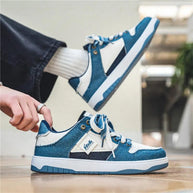 WW | Niedrige Skate Schuhe Mit Kontrastierenden Schnürsenkeln