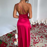 Suzy | One Shoulder Kleid