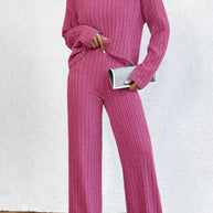 Gestricktes Pullover und Hose Set