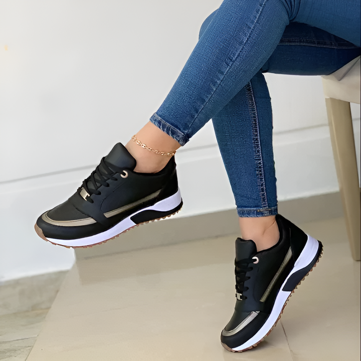 W&W Mode | Stilvolle schwarze Sneaker mit metallischen Akzenten für Damen
