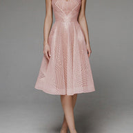 besticktes ärmelloses Kleid