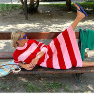 Damen-Strickkleid mit kontrastierendem Streifendruck