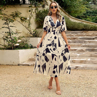 WW | Langes, Bedrucktes Sommerkleid Mit V-ausschnitt Und Kurzen Ärmeln