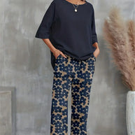 WW | Solid T-Shirt mit Breiten Beinen und Rundem Halsauschnitt mit Blumenmotiv