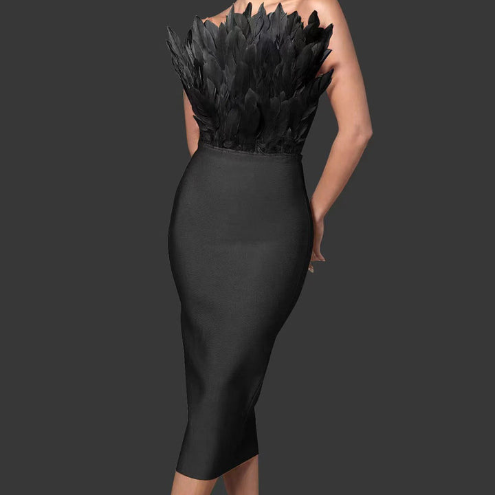 W&W Mode Damenkleid mit Taillenbetonung und Federverzierung