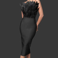 WW Damenkleid mit Taillenbetonung und Federverzierung