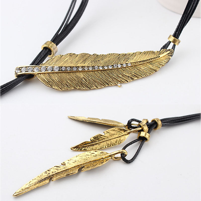 WW | Goldene Feder Halskette Im Boho Stil