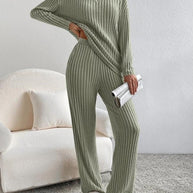 Gestrickte Hose und Pullover für Damen