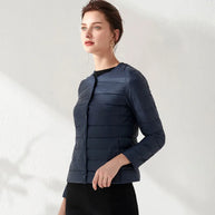 WW | Leichte, kragenlose und figurbetonte Steppjacke für Frauen