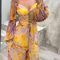 WW | Sunset Serenade Bedrucktes Off-Shoulder Maxikleid mit Diamantverzierungen und Faltenröcken mit Schlitz