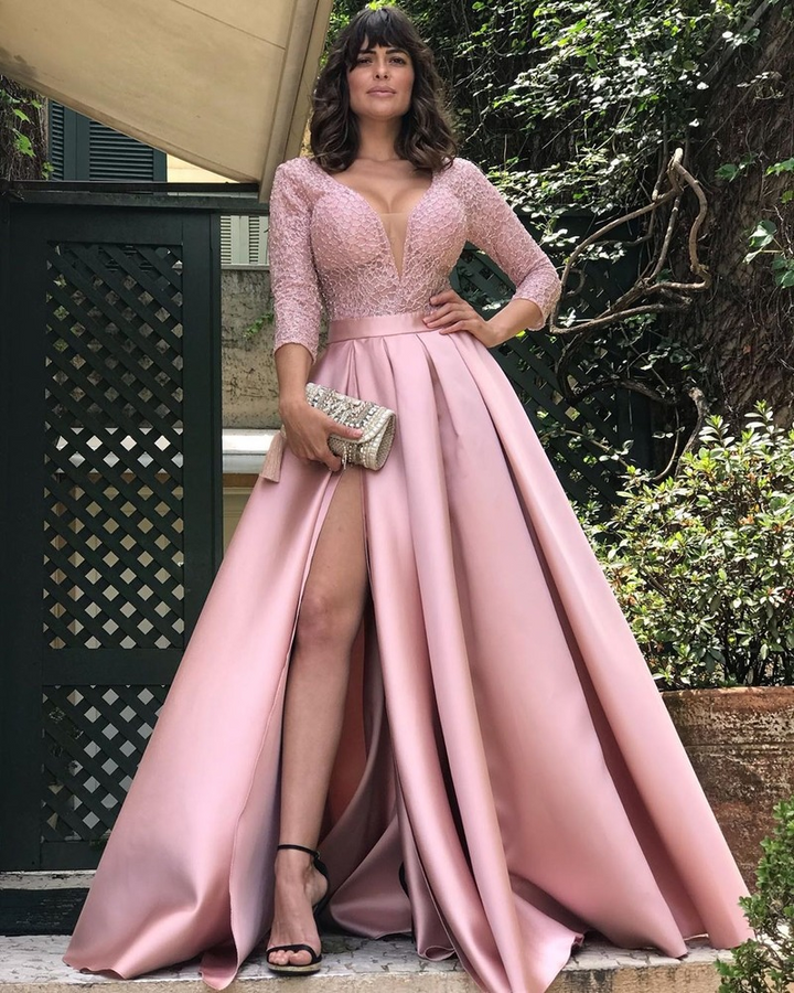 Damen-Abendkleid mit V-Ausschnitt, Spitzenakzenten und Dreiviertelärmeln