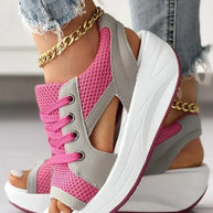 Modische offene Sandalen