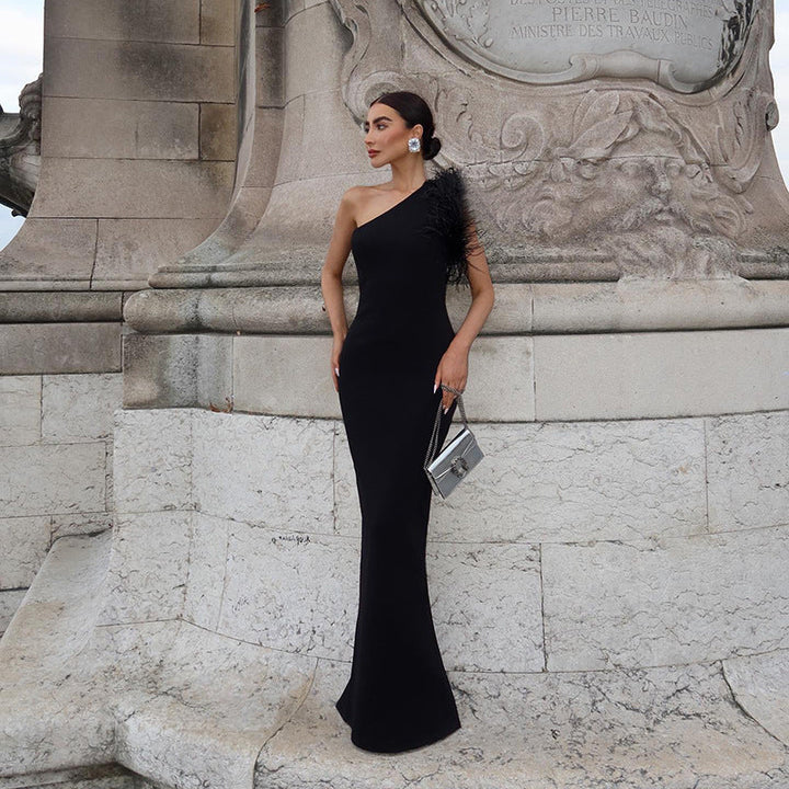 W&W Mode | Stilvolle Eleganz Off-shoulder Pelzkleid