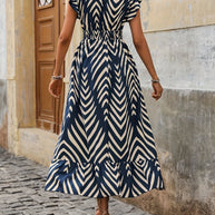 Alloverdruck Kleid mit Rocktaille
